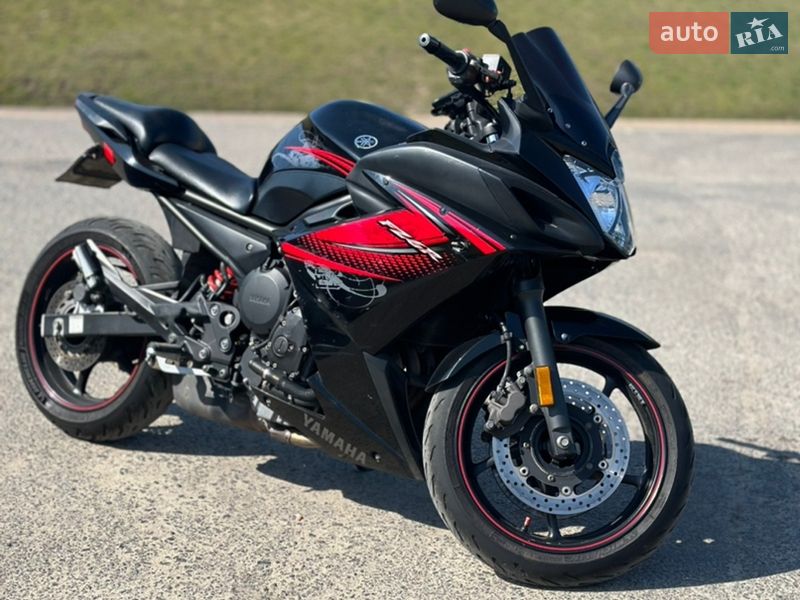 Мотоцикл Спорт-туризм Yamaha FZ