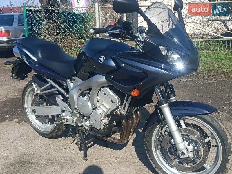 Yamaha FZR 600
