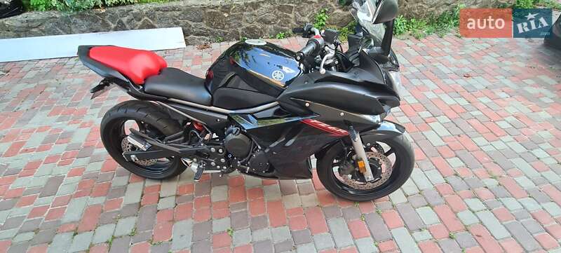 Yamaha FZR 600R