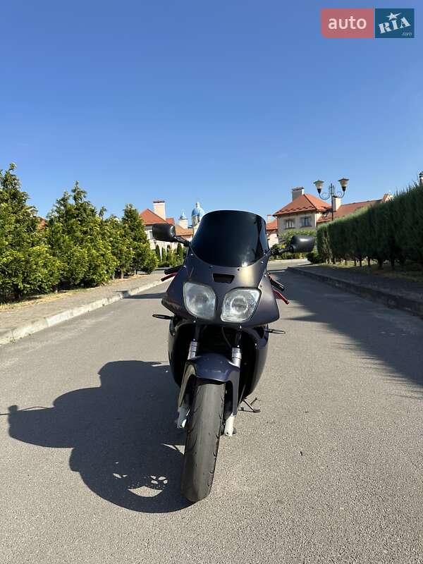 Yamaha FZR 600R