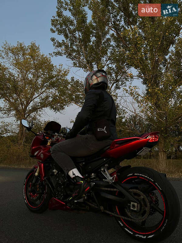 Спортбайк Yamaha FZS 1000 Fazer