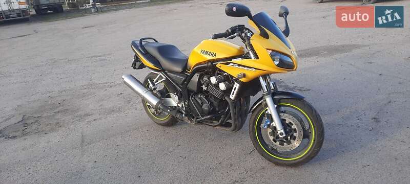Yamaha FZS 600 Fazer