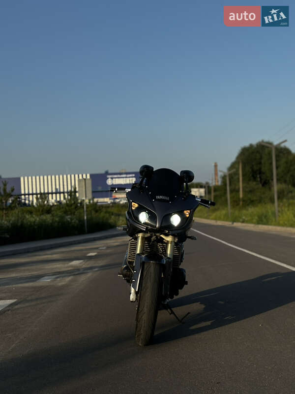 Yamaha FZS 600 Fazer