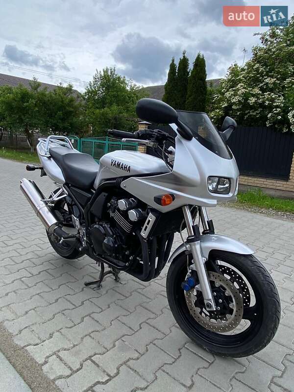 Мотоцикл Туризм Yamaha FZS 600 Fazer