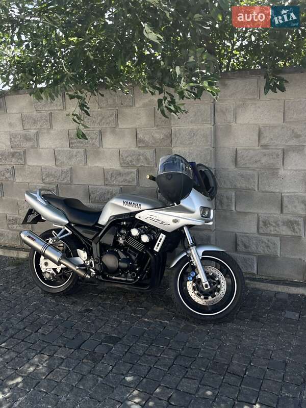 Yamaha FZS 600 Fazer