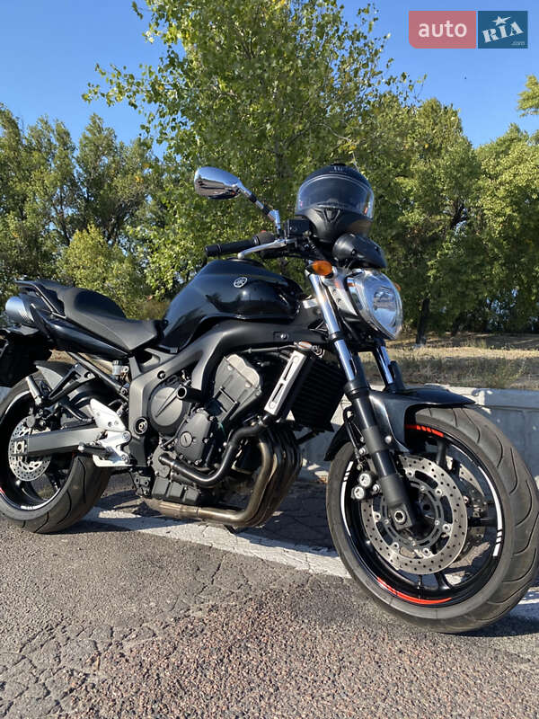 Мотоцикл Без обтекателей (Naked bike) Yamaha FZS 600 Fazer