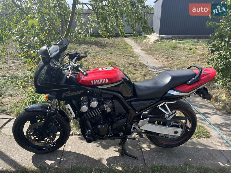 Мотоцикл Без обтекателей (Naked bike) Yamaha FZS 600 Fazer