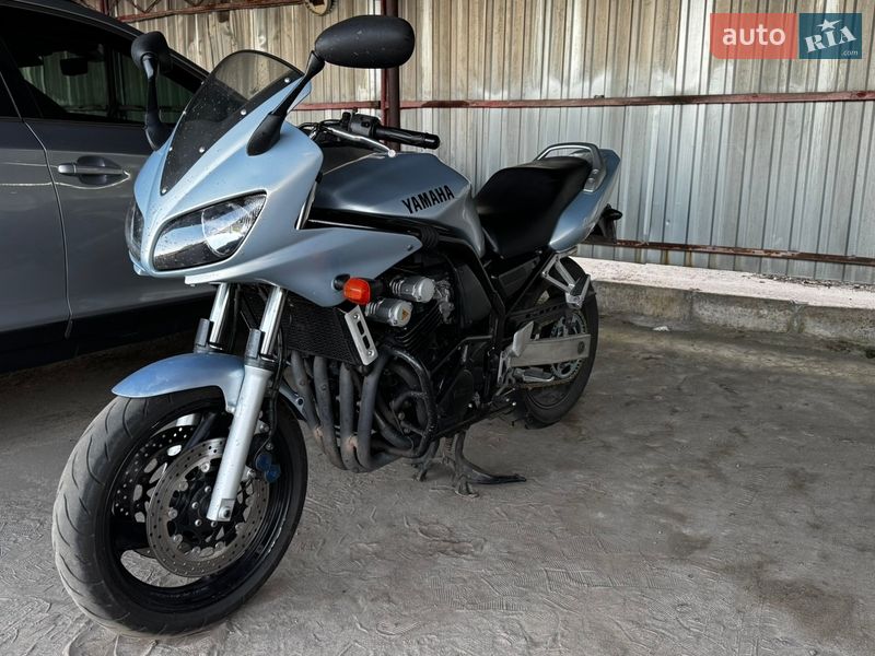 Yamaha FZS 600 Fazer