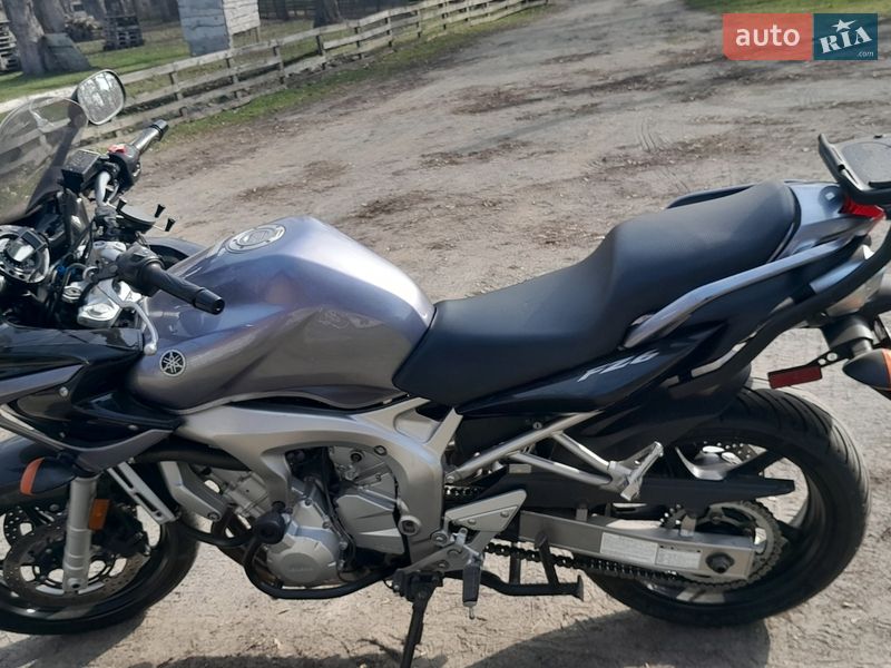 Мотоцикл Туризм Yamaha FZS 600 Fazer