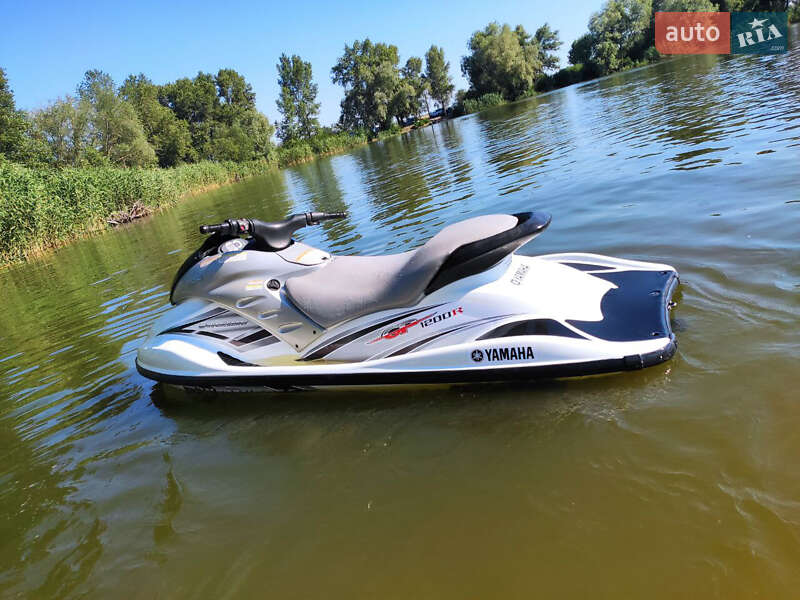 Yamaha GP 1200