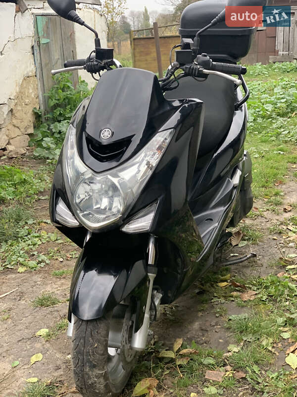 Макси-скутер Yamaha Majesty