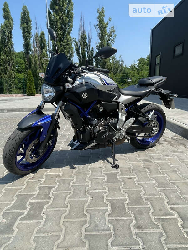 Мотоцикл Без обтекателей (Naked bike) Yamaha MT-07