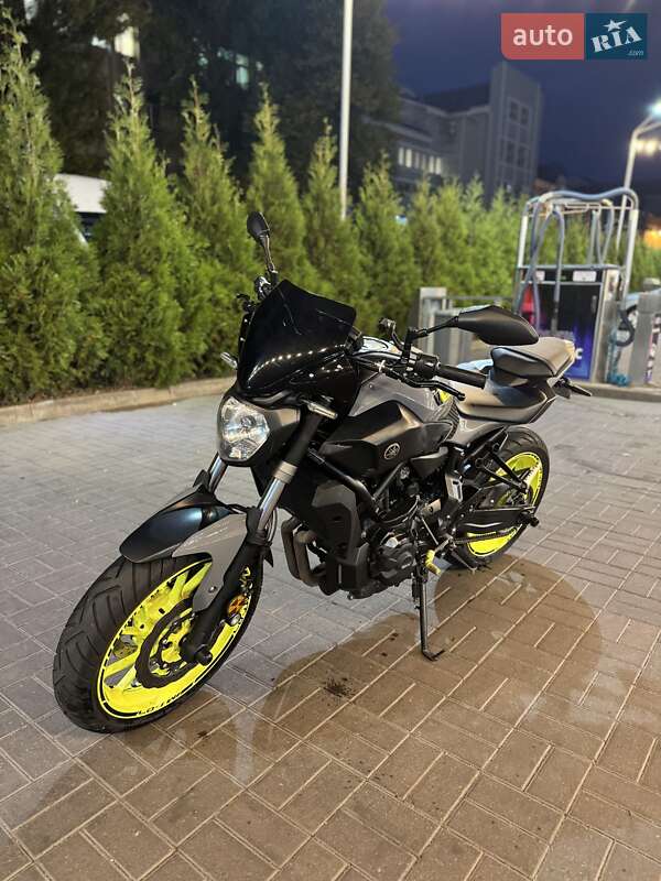 Yamaha MT-07