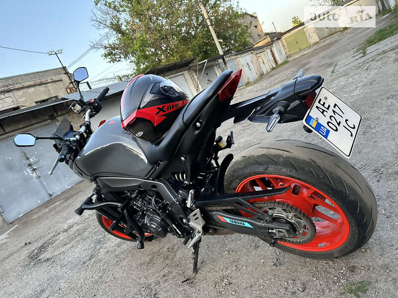 Спортбайк Yamaha MT-09