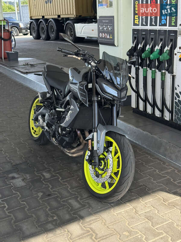 Спортбайк Yamaha MT-09