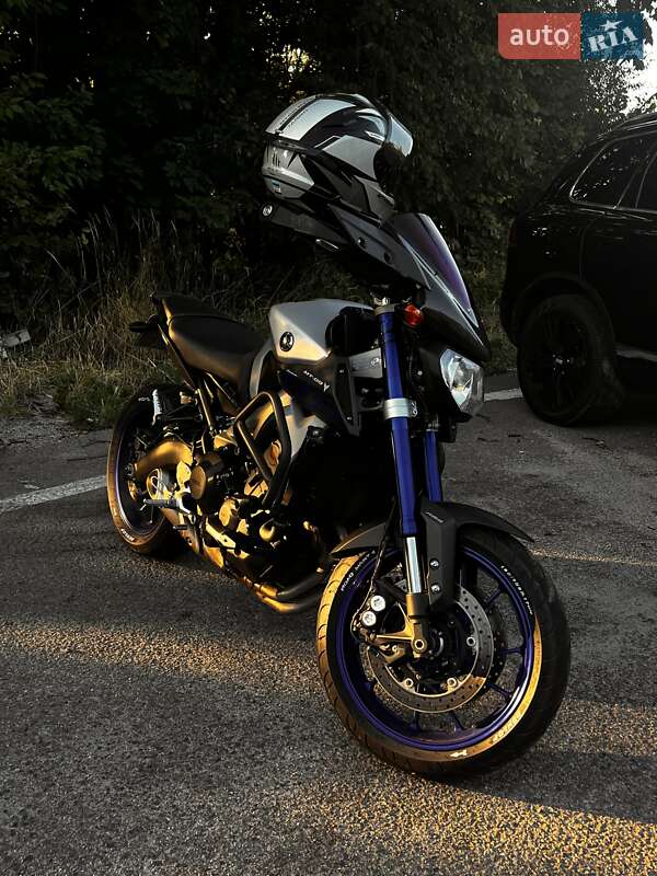 Грузовые мотороллеры, мотоциклы, скутеры, мопеды Yamaha MT-09
