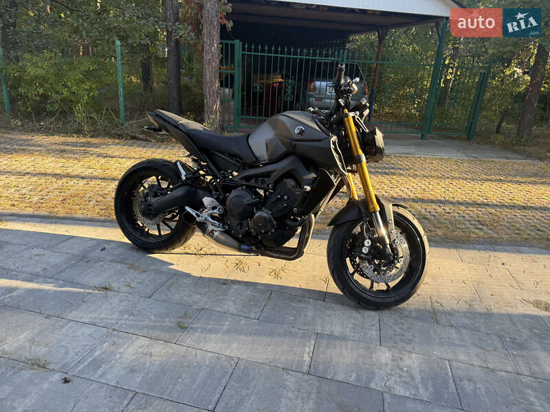 Спортбайк Yamaha MT-09