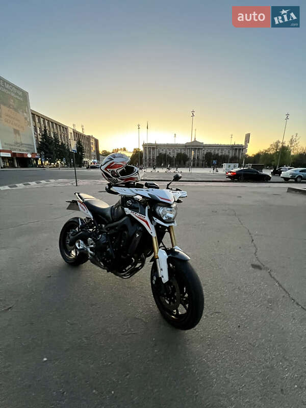 Мотоцикл Без обтекателей (Naked bike) Yamaha MT-09