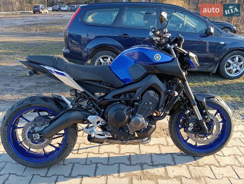 Вантажні моторолери, мотоцикли, скутери, мопеди Yamaha MT-09