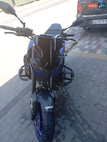 Спортбайк Yamaha MT-09