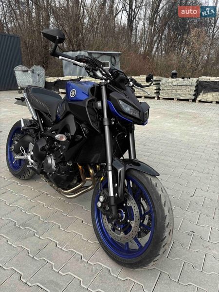 Вантажні моторолери, мотоцикли, скутери, мопеди Yamaha MT-09