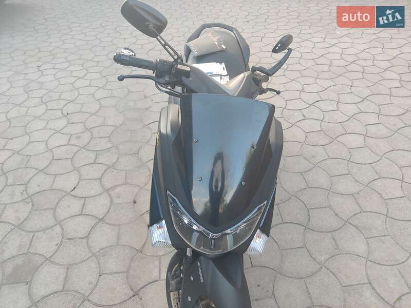 Скутер Yamaha NMax