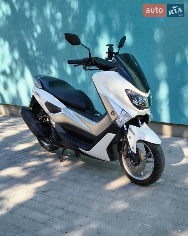 Скутер Yamaha NMax