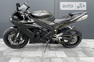 Yamaha R1  2005