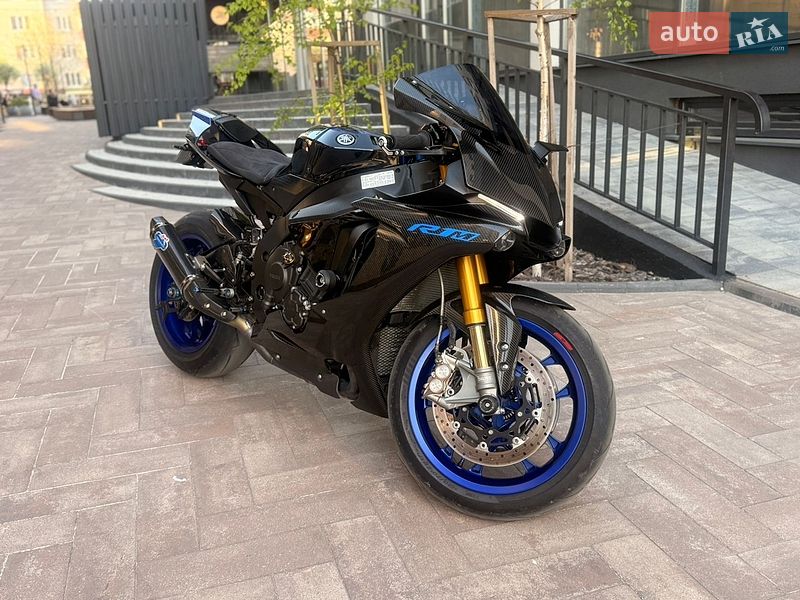 Yamaha R1