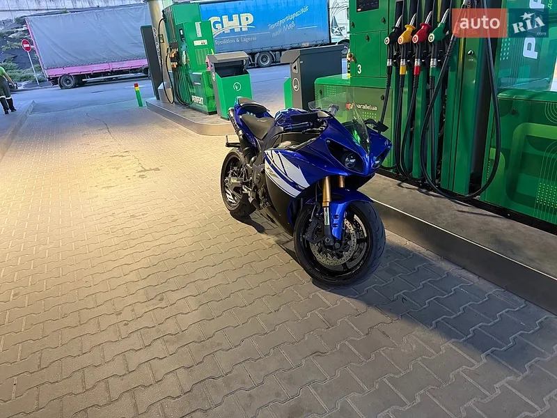 Yamaha R1 2011