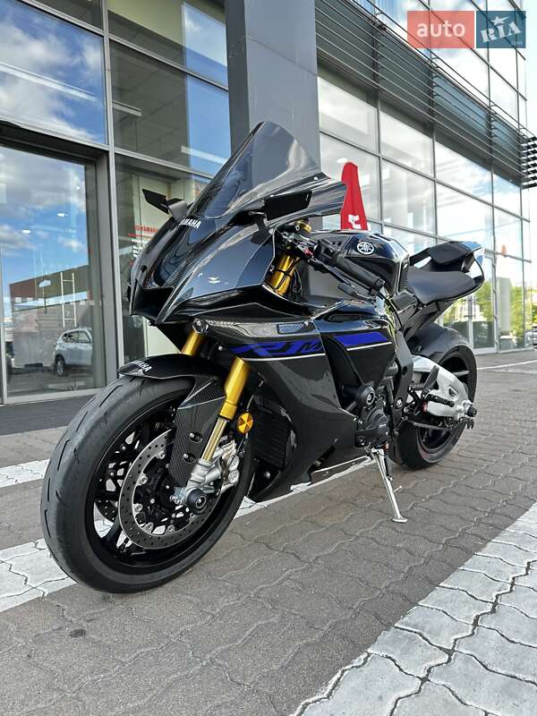 Yamaha R1M