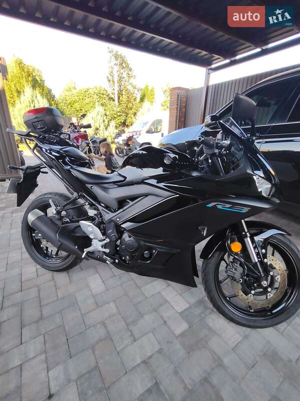 Yamaha R3