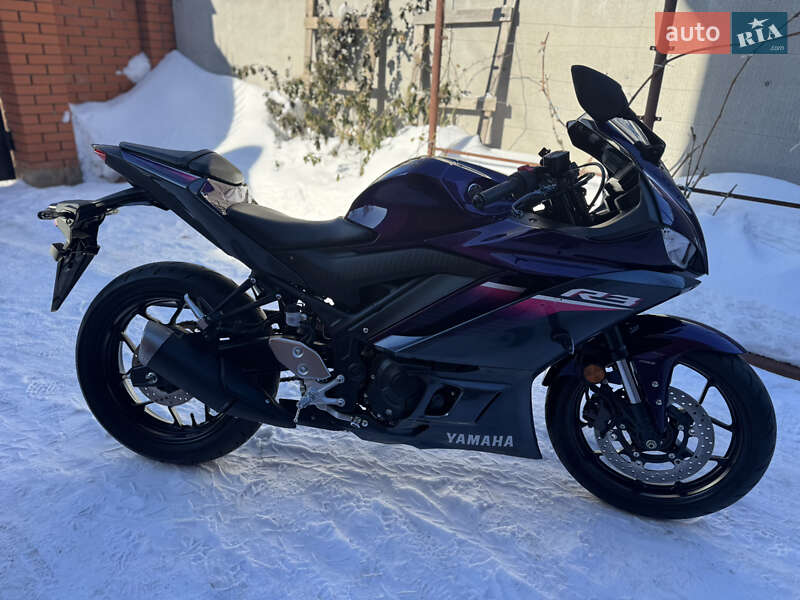 Мотоцикл Без обтекателей (Naked bike) Yamaha R3