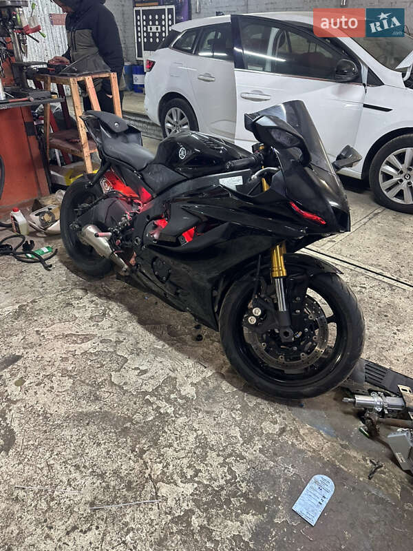 Yamaha R6