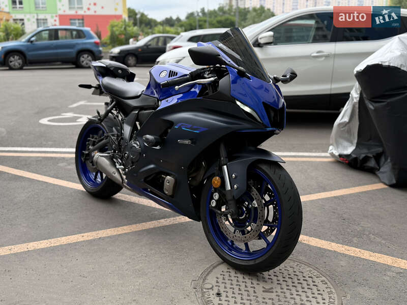 Спортбайк Yamaha R7