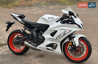 Yamaha R7 2022