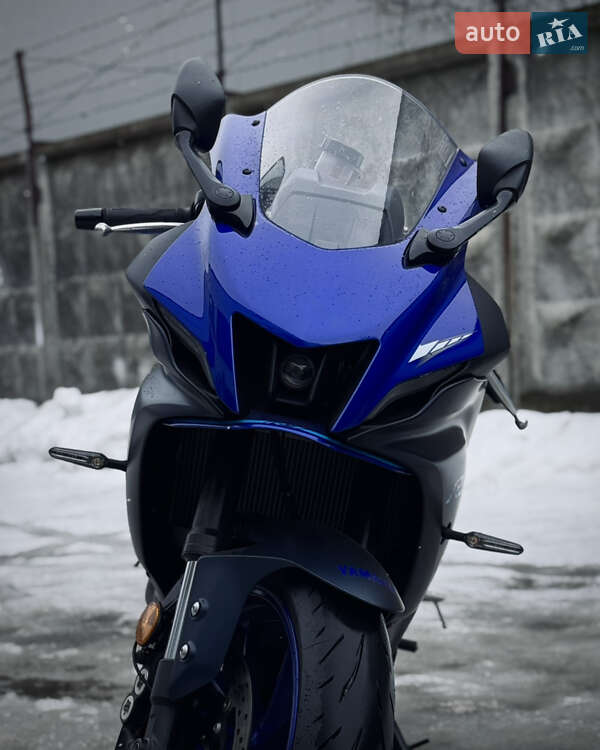 Yamaha R7