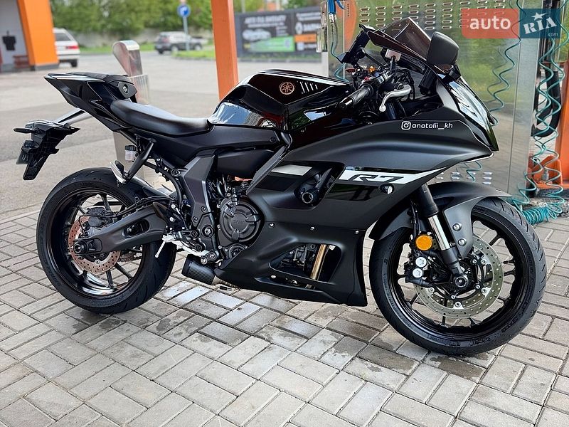 Yamaha R7