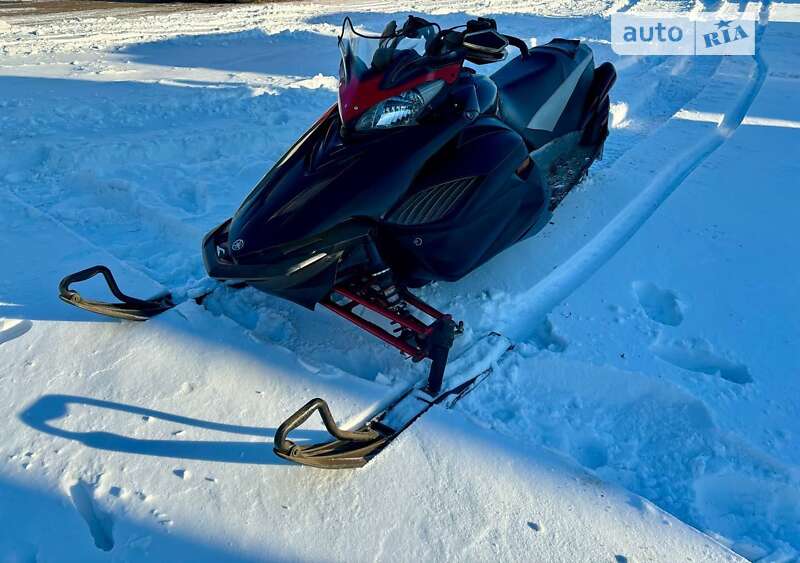 Спортивные снегоходы Yamaha RX