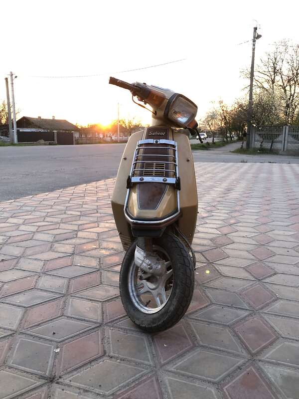 Скутер ретро Yamaha Salient