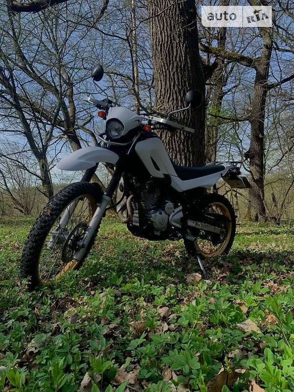 Мотоцикл Внедорожный (Enduro) Yamaha Serow 250