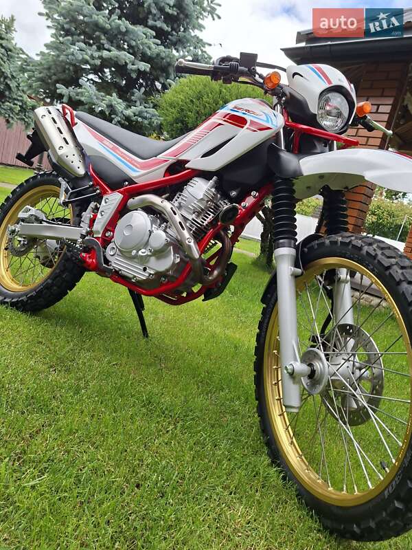 Мотоцикл Внедорожный (Enduro) Yamaha Serow 250