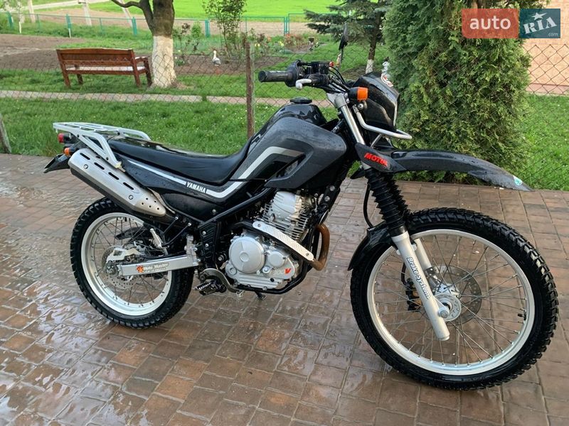 Мото Yamaha Serow 250