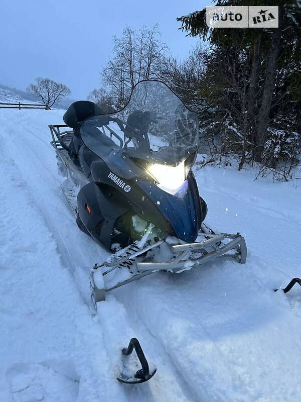 Гірські снігоходи Yamaha Venture