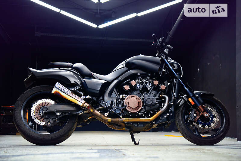 Мотоцикл Без обтекателей (Naked bike) Yamaha VMAX