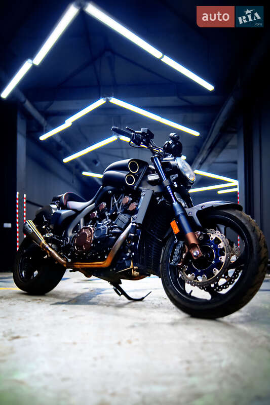 Мотоцикл Без обтекателей (Naked bike) Yamaha VMAX