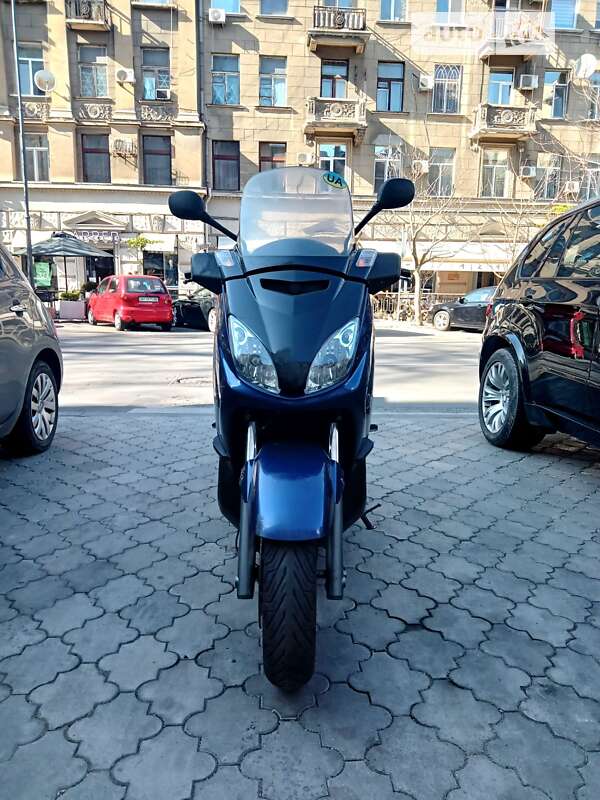 Скутер Yamaha X-Max 250