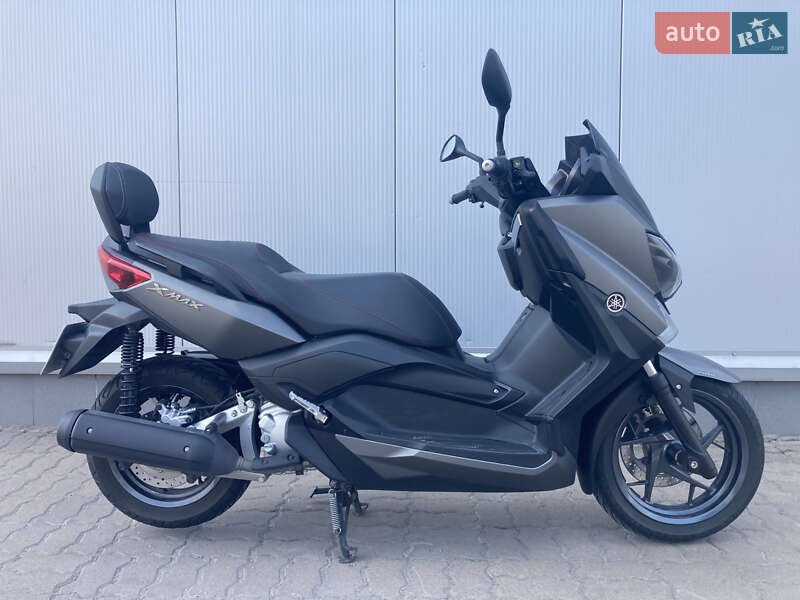 Yamaha X-Max 250