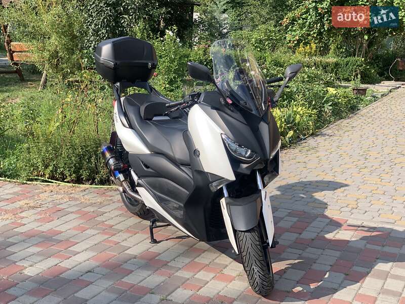 Макси-скутер Yamaha X-Max 250