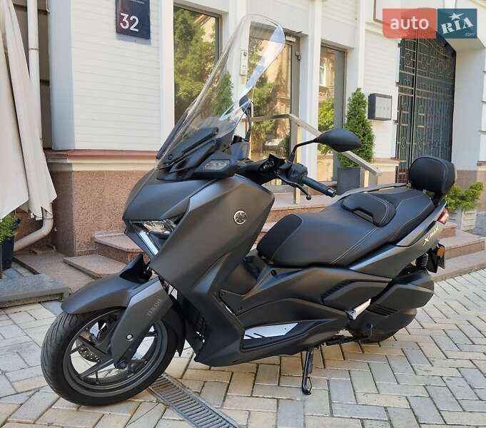 Yamaha X-Max 300